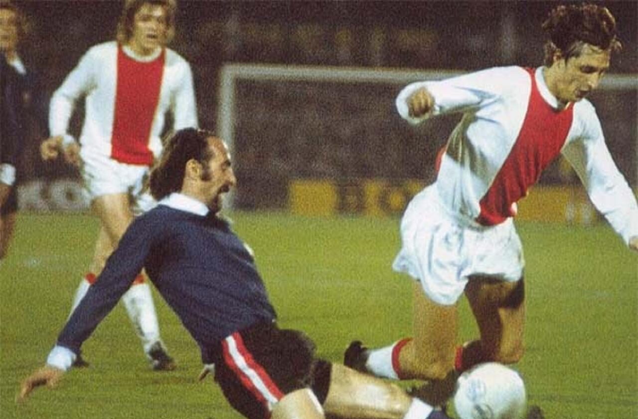 AJAX – INDEPENDIENTE 3-0